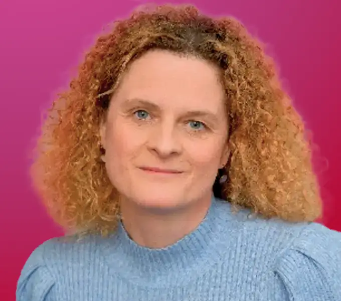 Reinhild Portait Kopie Magenta V2